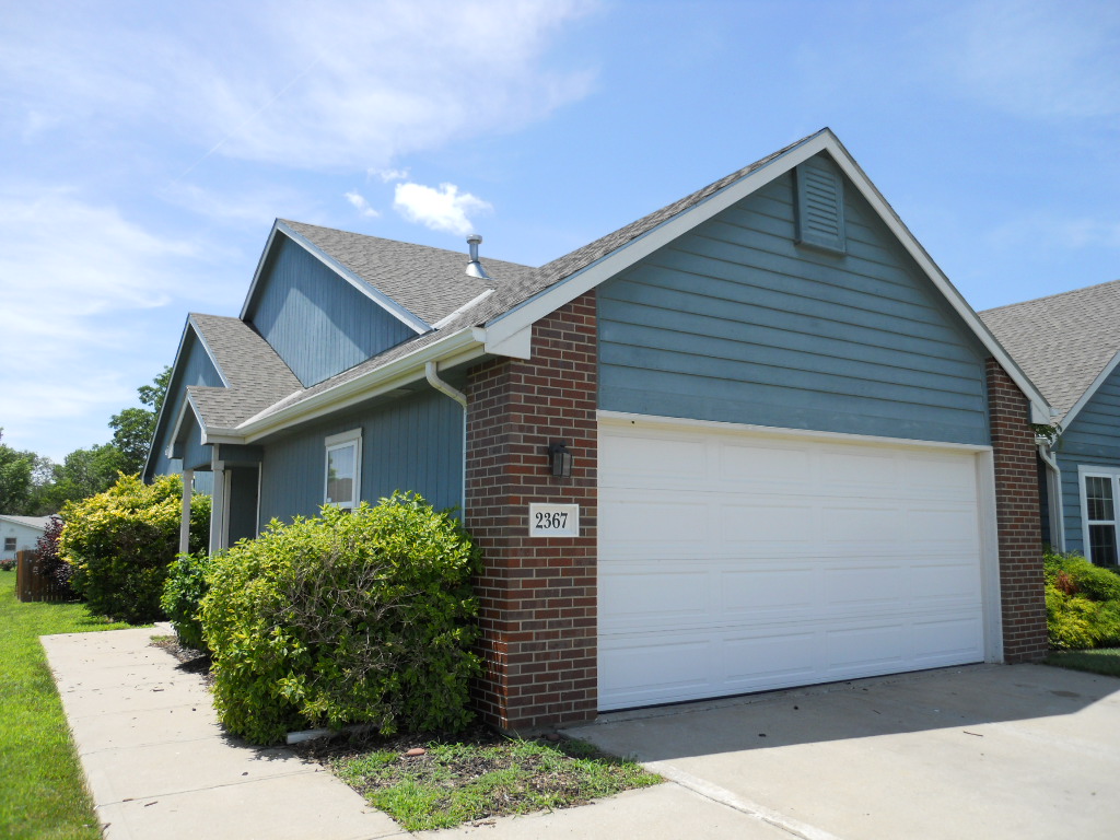 2367 Surrey Dr